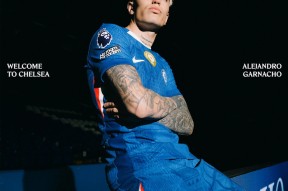 九游社区-从JackeyLove在巴塞罗那比赛中绝杀到转会期曼联临场应变，丹佛掘金关键时刻官宣签约的简单介绍